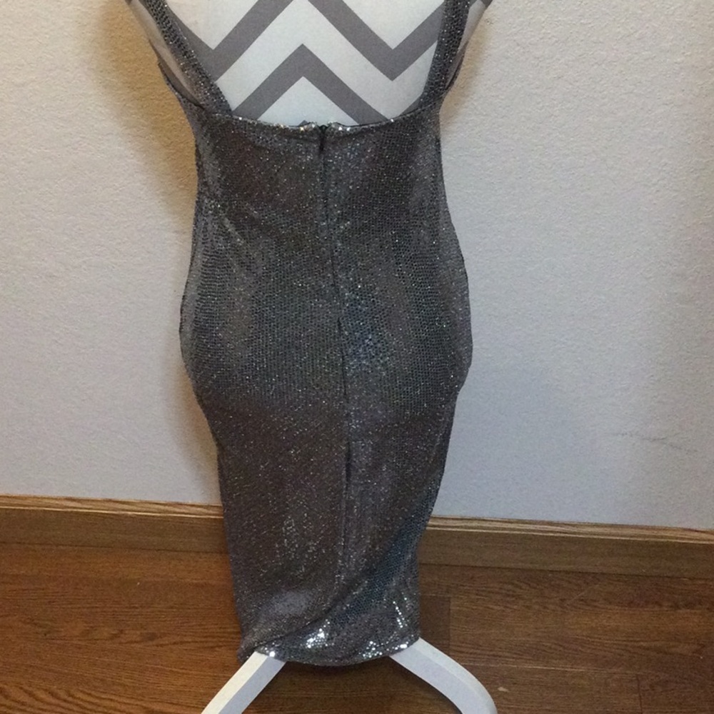 Forever 21 shiny gown size Medium - Picture 4 of 7
